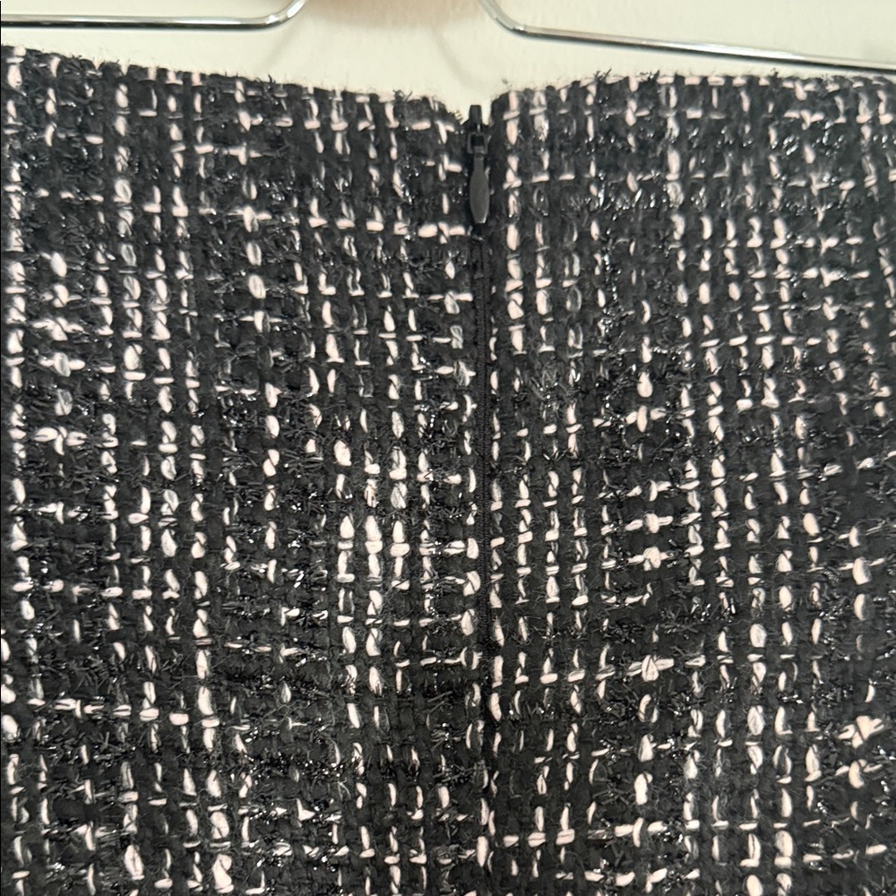Chic Black Tweed Pencil Skirt - Picture 3 of 8